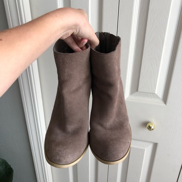Urban Outfitters wood block suede ankle booties - Picture 4 of 8